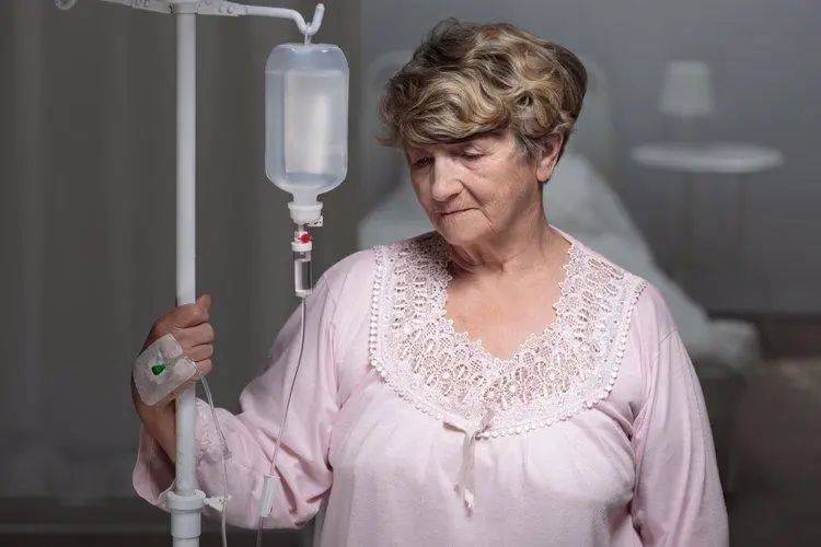 一般好发于中老年绝经妇女middle-aged and elderly postmenopausal