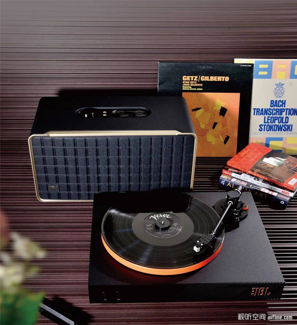 复古与创新，黑胶唱片与流媒体：这是JBL SPINNER BT黑胶唱机与JBL 音乐世家500桌面音响带给你的音乐世界！_搜狐网