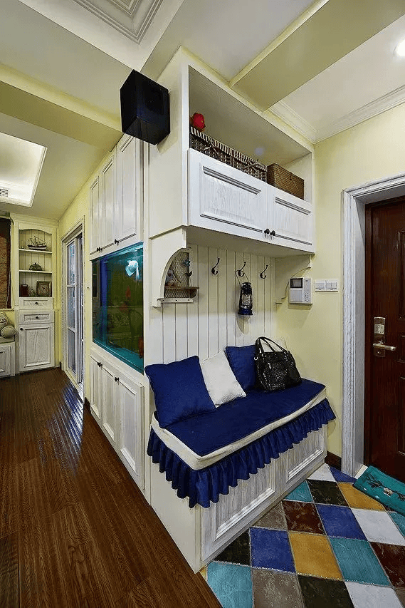 小户型玄关必备换鞋凳,坐着换鞋更轻松,提升居家舒适感_空间_设计