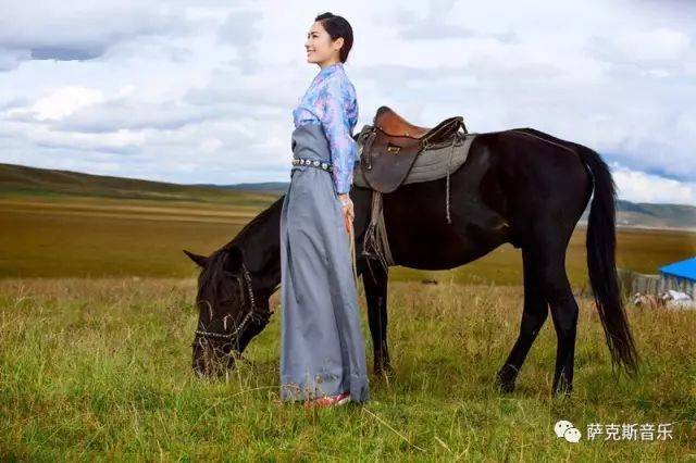 你为什么还不到来哟嗬美丽的姑娘呀我在等待着你为什么还不到来哟嗬