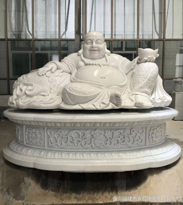 寺庙石雕弥勒佛:雕刻师的匠心独运