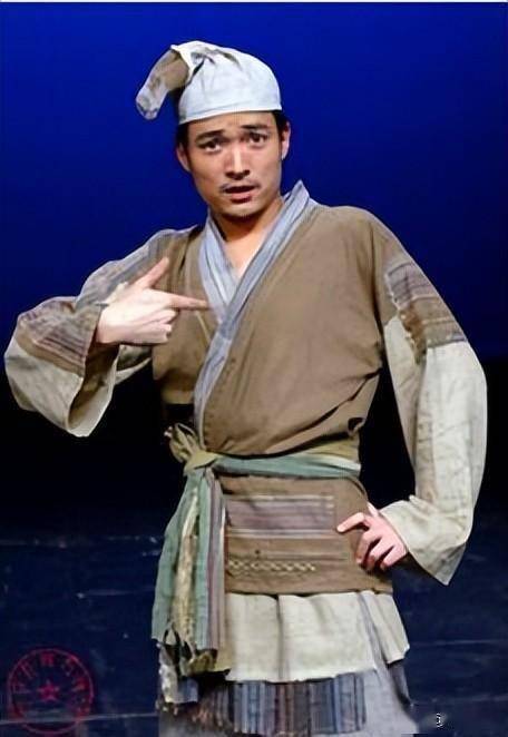 双博士学位,靠小宁波又出圈,"吕秀才"喻恩泰凭啥"不争不抢"