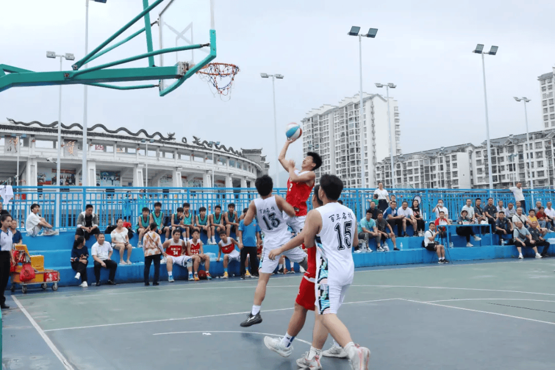 打篮球照片 中学生图片