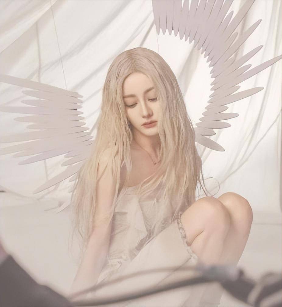 迪丽热巴:时尚舞台的真正女神!天使形象的她火爆了整个网络