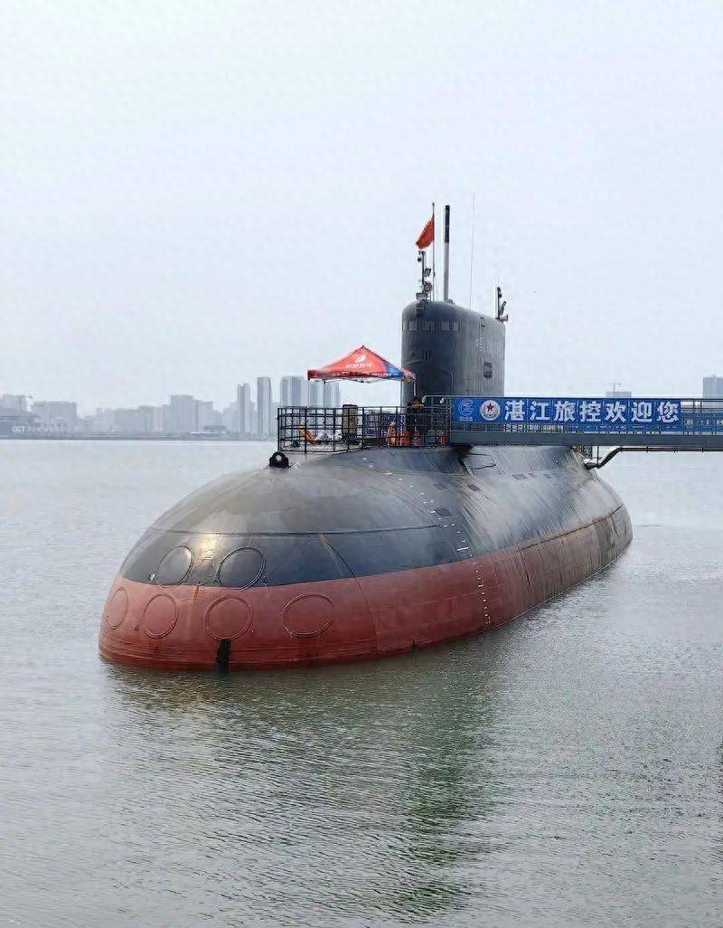 我们都知道,中国海军在上世纪50年代,引入了苏联的613型潜艇,也就是
