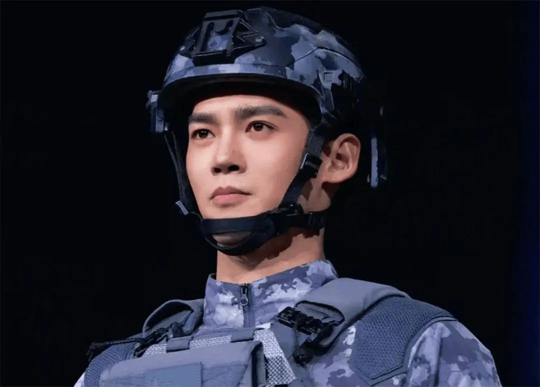 杀青,据说投资高达10亿,提前预定2025年的"王炸"_电影_中国军事_小队