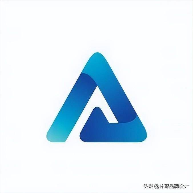 几乎完美的三角形logo