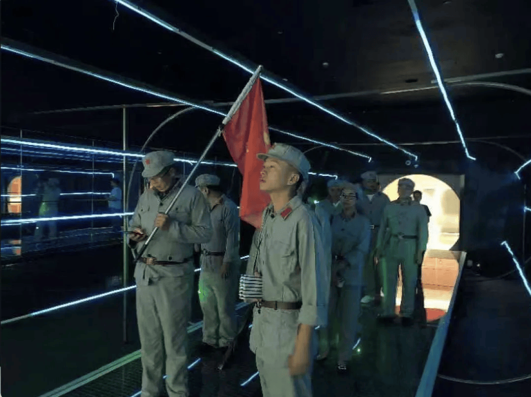 让游客体验过草地一路泥泞,翻雪山寒风凛冽,激战腊子口炮火纷飞的真实