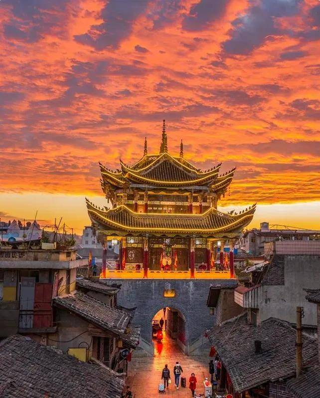 配套活动主要是各县(市)围绕本地区的特色资源优势,因地制宜,错峰,错