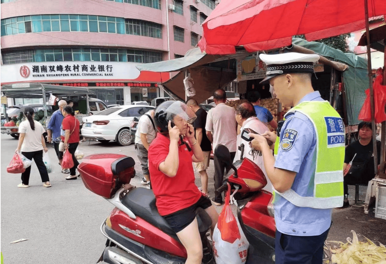 湖南娄底:抓好道路交通安全,绘就平安洪山出行图