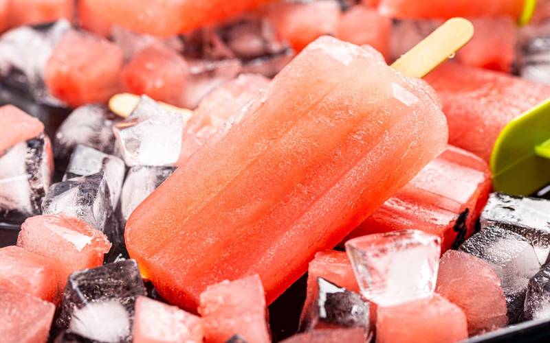 周末美食DIY丨西瓜冰棒易上手 清凉甜美又消暑