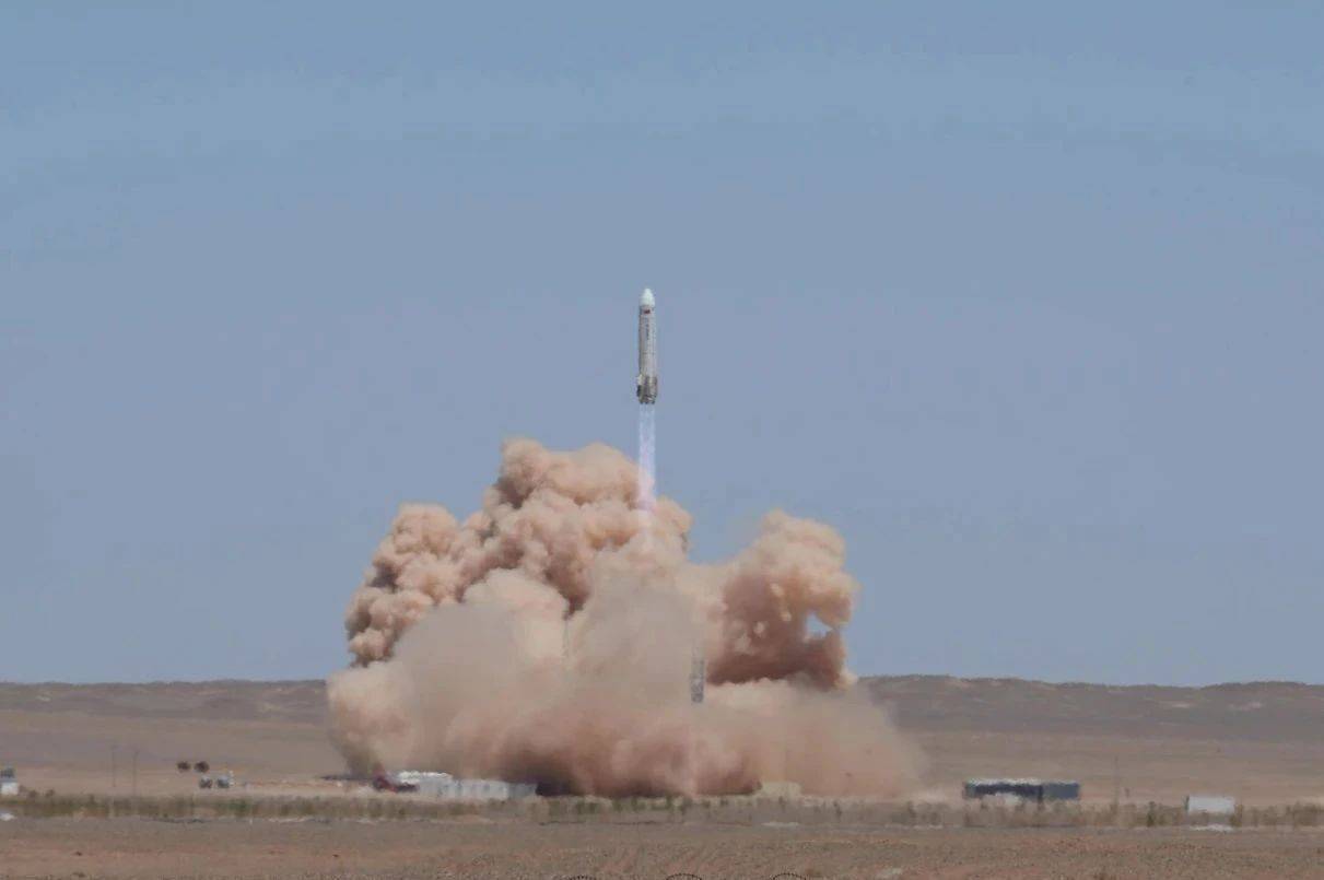 圆满成功！我国重复使用运载火箭首次完成10公里级垂直起降飞行试验