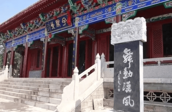 兵法,胸怀大志,一心想建功立业的儒生们,后世占验派著名道士如管辂