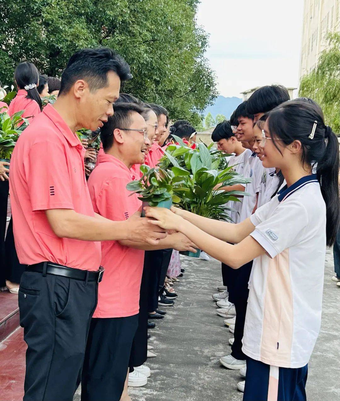 "扬帆逐梦想 启航新篇章"