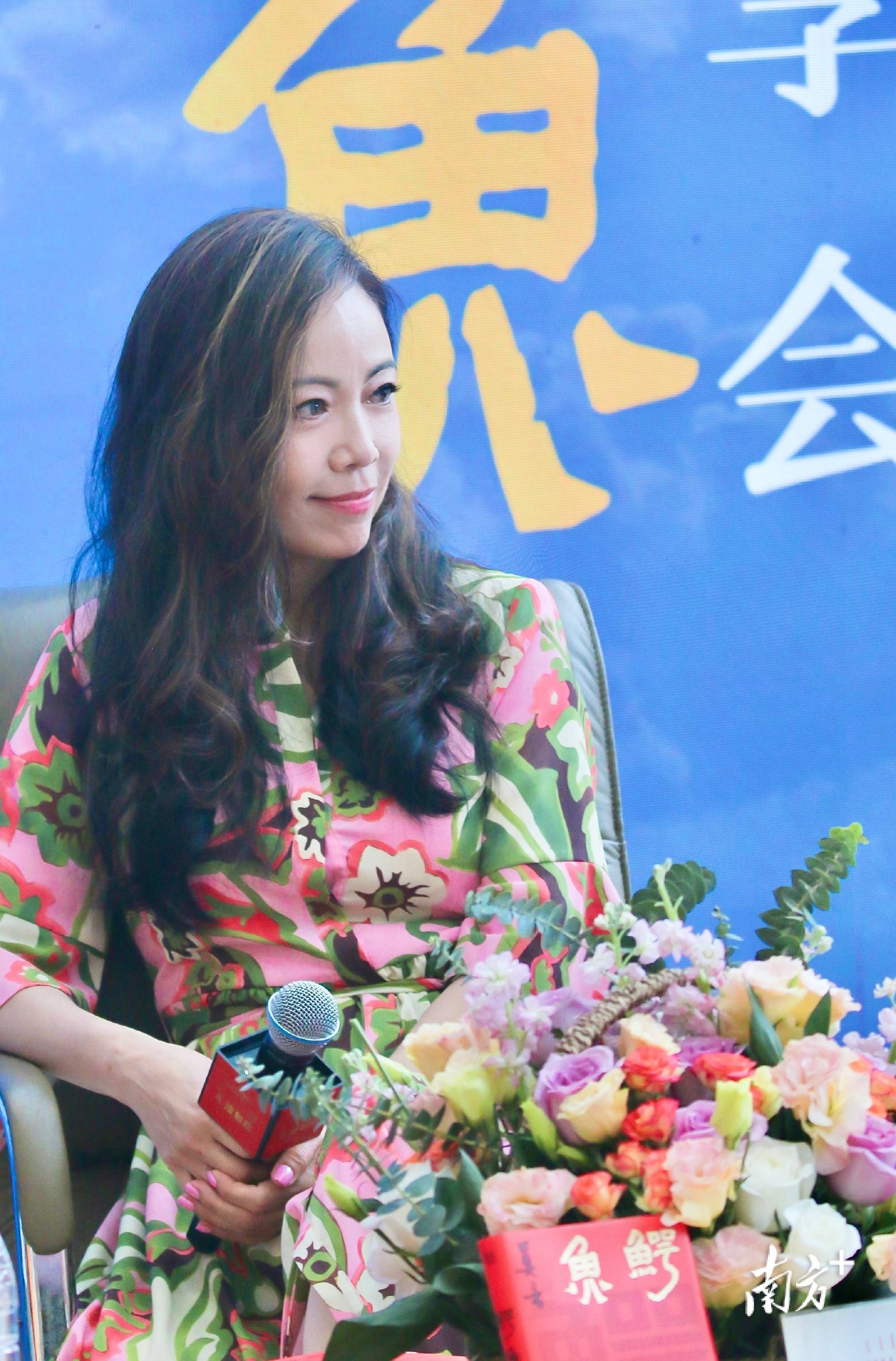 话剧《鳄鱼》:当邓萃雯遇上莫言 | 艺见视评