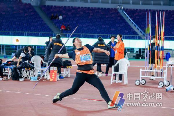 进行了女子标枪决赛的争夺,宁波体校运动员严子怡继陈妤颉在女子100