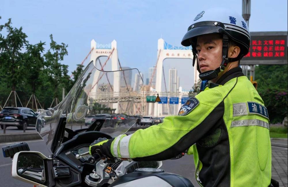 陈放 摄从当日凌晨零点开始,全市各区摄影家协会积极响应,组织了大量