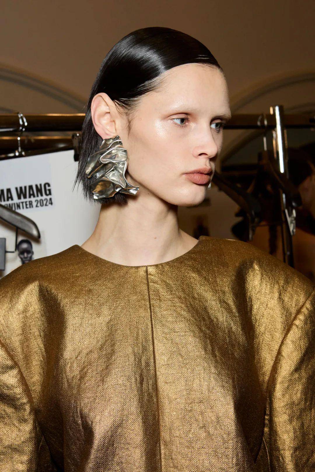 剃光眉毛,是表达自我的新方式?_蒙娜丽莎_眉妆_个性