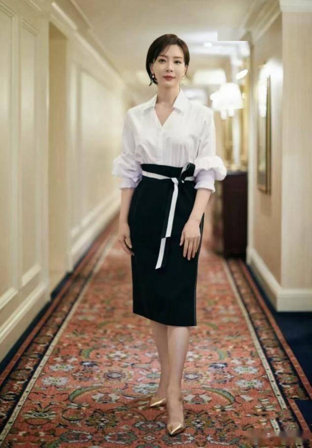 见过世面的女人,正式场合从不披头散发,掉气质!看孟晚舟就知道