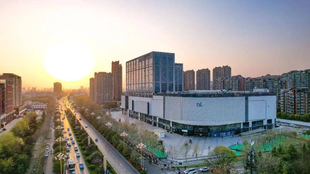 胖东来集团引流作用依旧较强,尤其是"五一"假期,带动全市限额以上单位