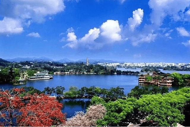 为惠州西湖重要的景观桥梁,也凝聚成惠州人纪念苏东坡的物化景点