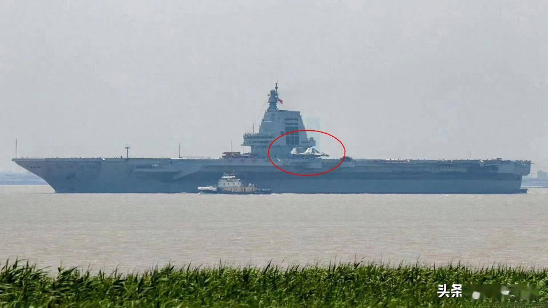 准备弹射,福建舰开始第三次海试,携带舰载机和加油保障车6767