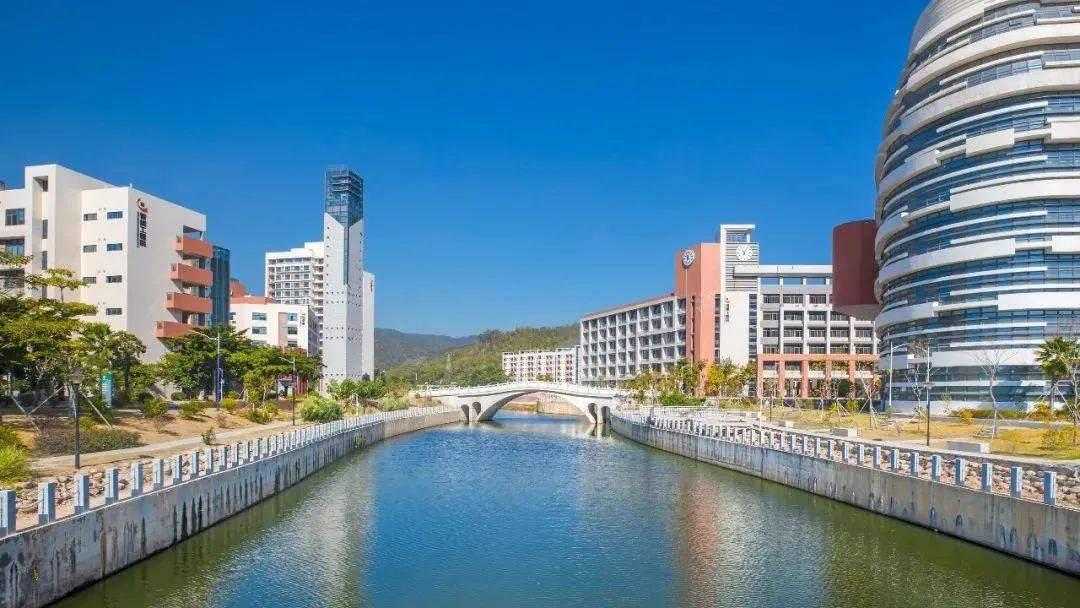 惠州工程职业学院是2017年在惠州工程技术学校基础上创办成立的理工科