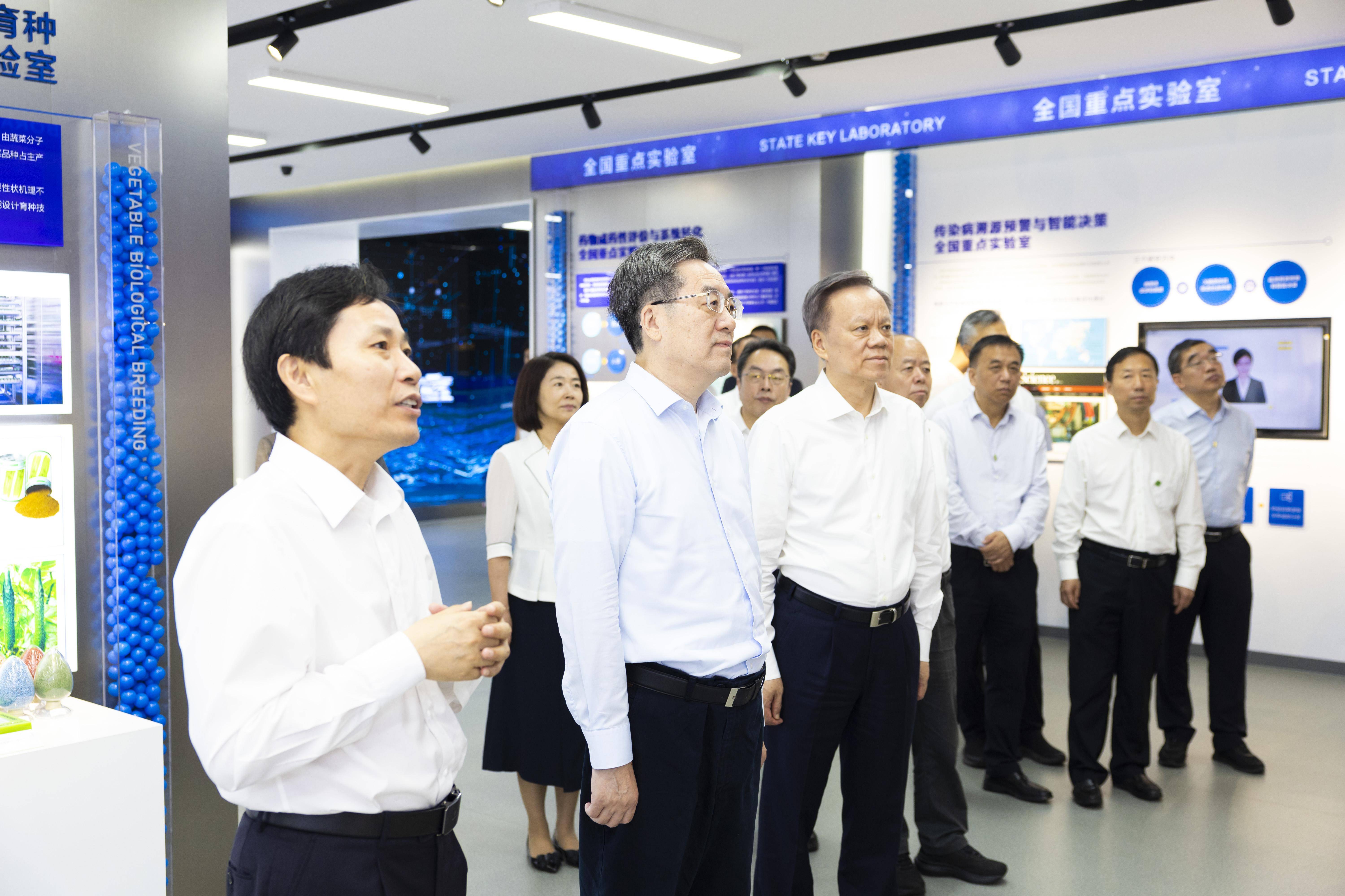 丁薛祥在天津调研_国务院_新华社_黄敬文