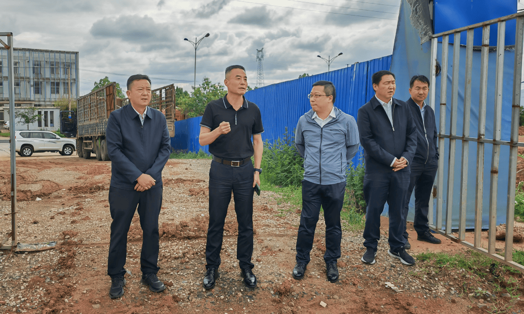 6月27日,四川广威新材料科技有限公司到陆良县考察新型复合材料生产