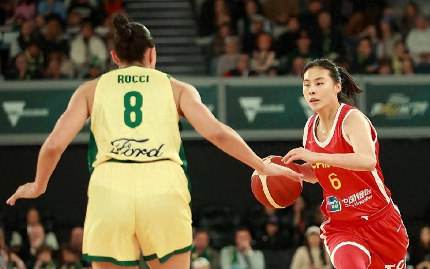 中国女篮28分不敌澳大利亚，遭遇热身赛5连败，媒体人：女篮表现让人着急