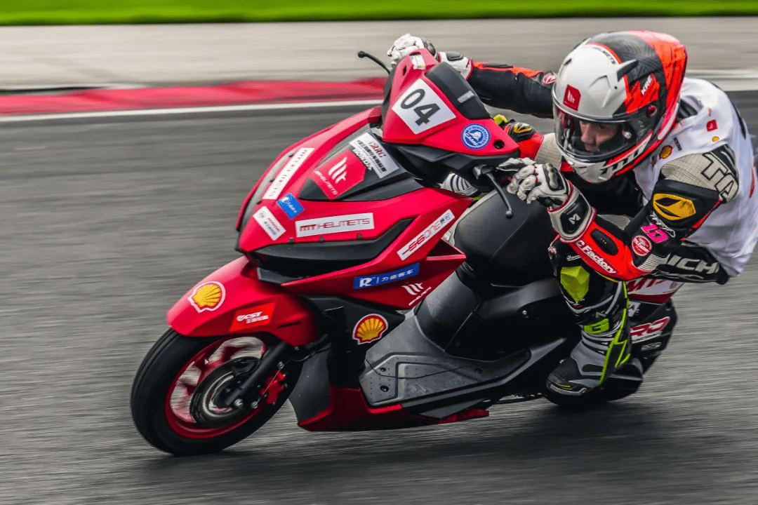 踏板杀疯了!crrc新大洲本田125ccrx挑战赛首站完结!