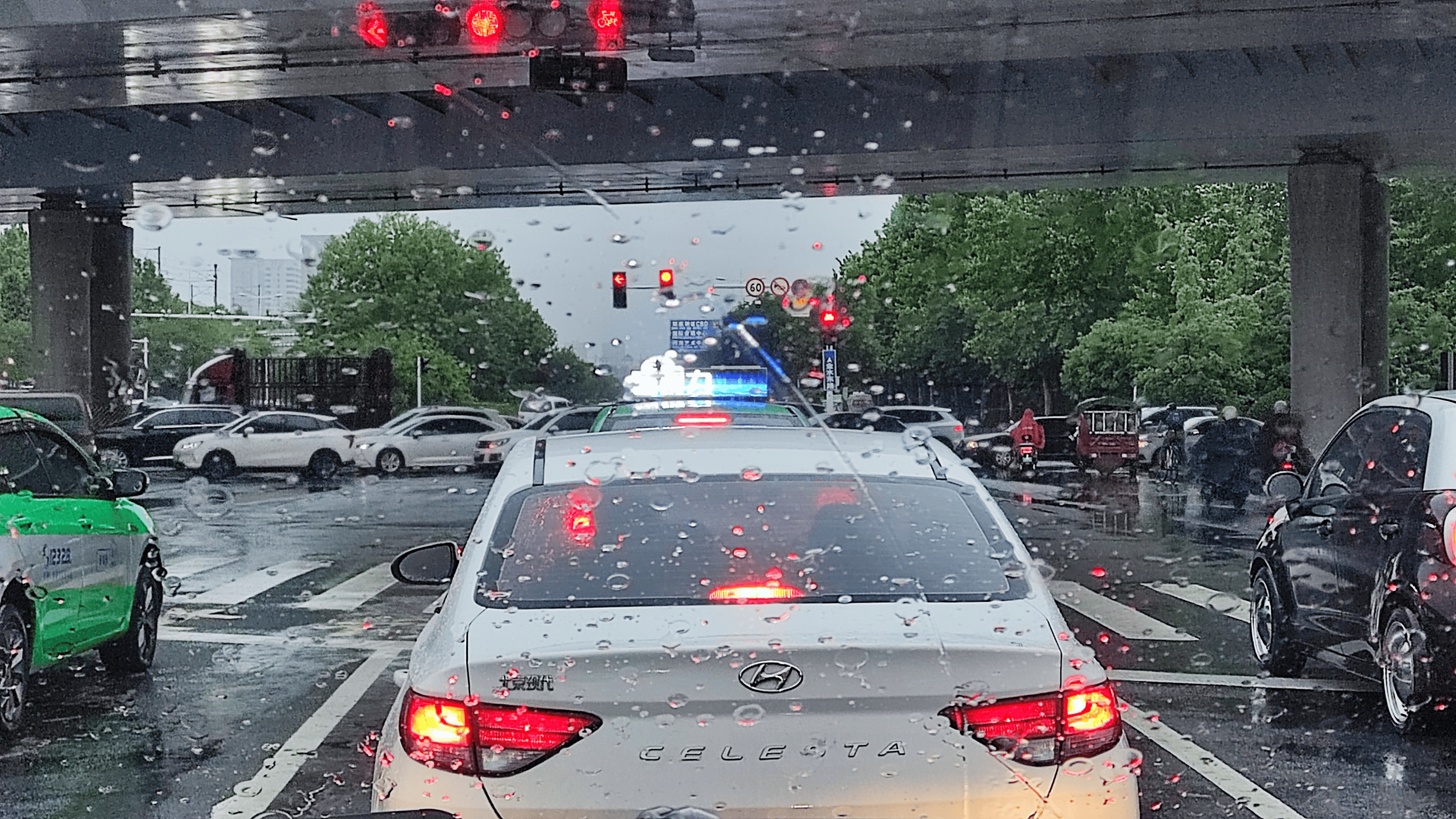 最全更新!郑州绕城高速全部封闭 市区多个路段出现积水