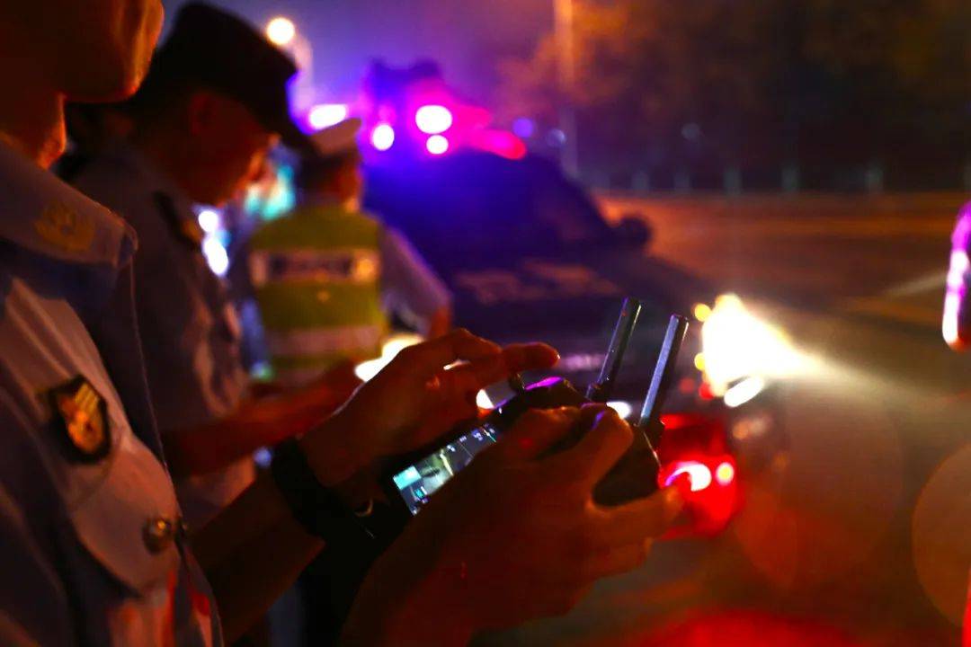 警灯彻夜 守护当"夏"!津南公安开展夏夜治安巡查宣防集中统一行动