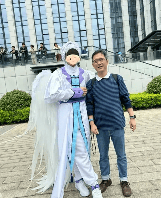 "我的女儿我就宠!"浙江54岁老爸被全网怒赞,看哭一代人