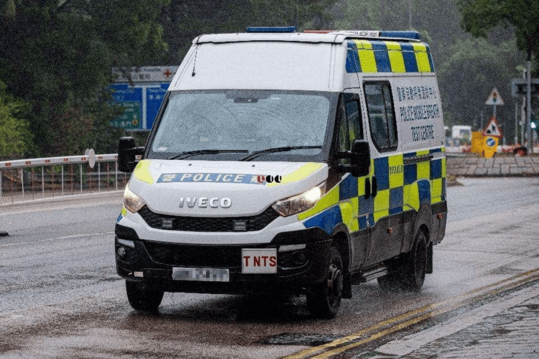 见识见识香港警察使用的进口依维柯daily吧