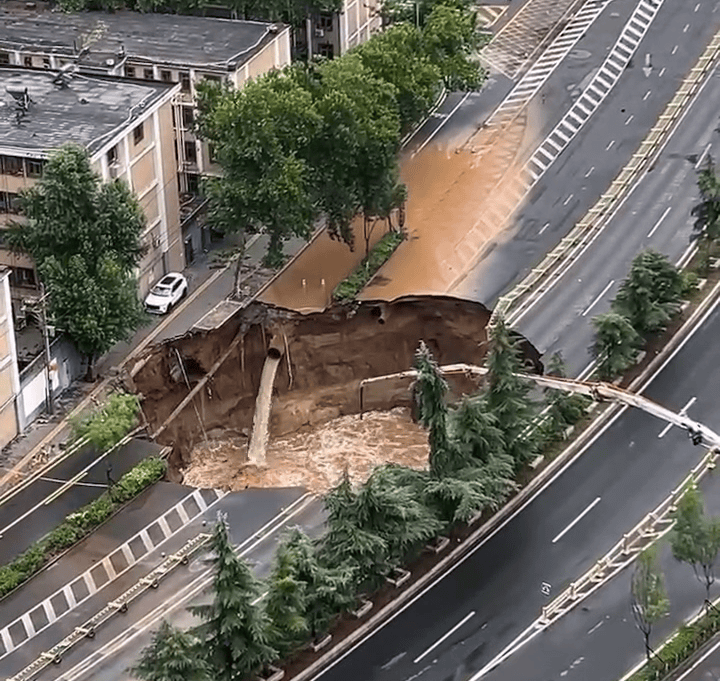 辽宁沈阳路面塌陷图片