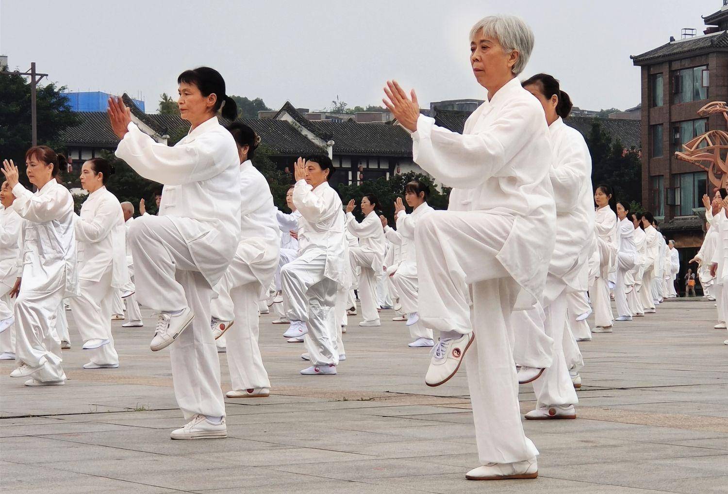 医生忠告:在夏季,老年人运动注意3件事