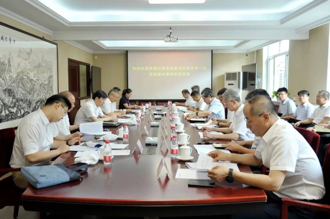 蒋亮平到置业集团调研
