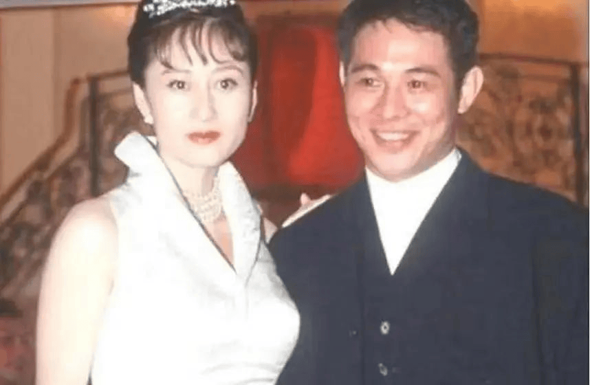 李连杰对老婆说:咱们两个女儿都挺奇怪的,长得既不像你又不像我