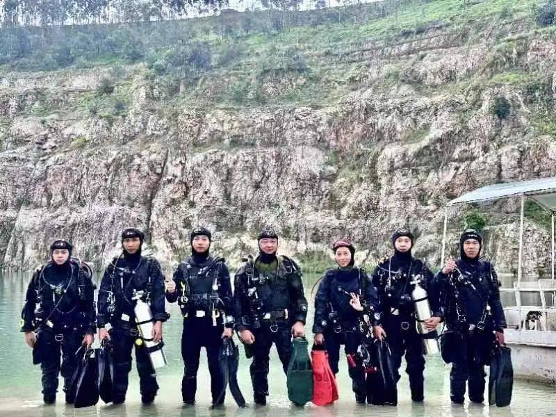 蛟龙入水 破浪"潜"行丨沧江蓝麟潜水救援队再添4名新成员