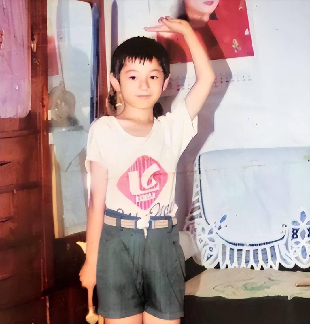 骗了我们25年!原来她就是黄晓明的亲生母亲,难怪儿子能大红大紫