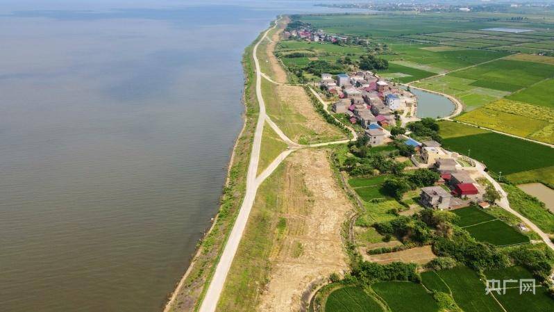 92米.鄱阳湖沿岸的防汛压力大,堤坝上的防汛工作仍然不能松懈.