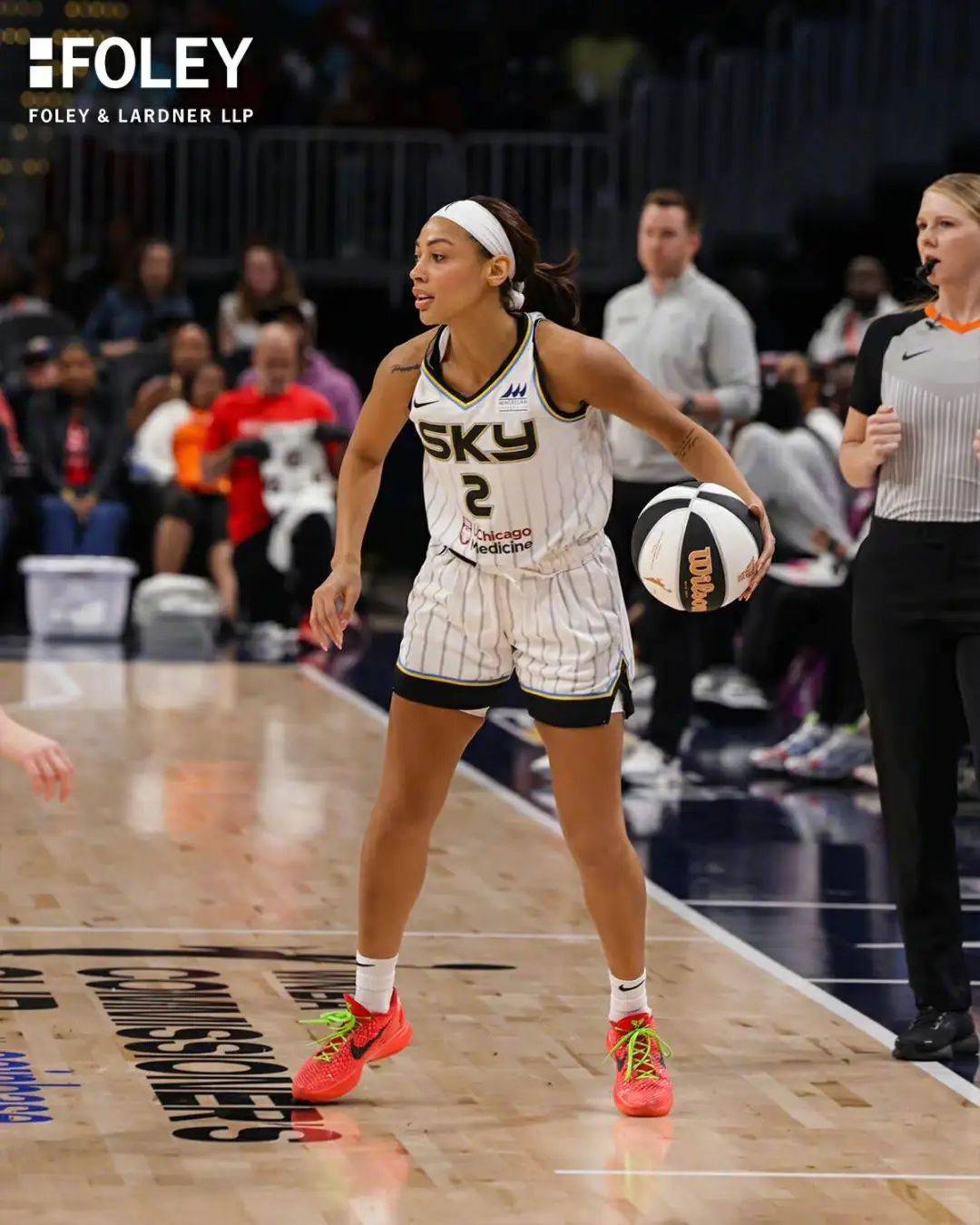 波特家暴的前女友,此前效力过wnba芝加哥天空队.