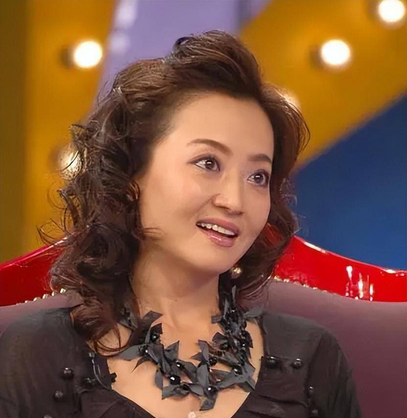 苦恋王志文4年,与沙桐结婚1年闪离后,原华嫁圈外人平凡而幸福