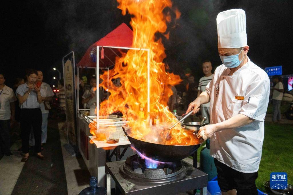 观澜新闻:澳门正版资料大全2021年-城市：在北京城市图书馆，与作家探讨一百种人生  第3张