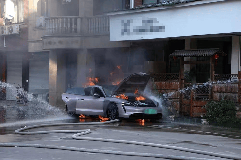  /span> /p>  p> span>金东区一辆停在路边的新能源汽车 /span> /p>  