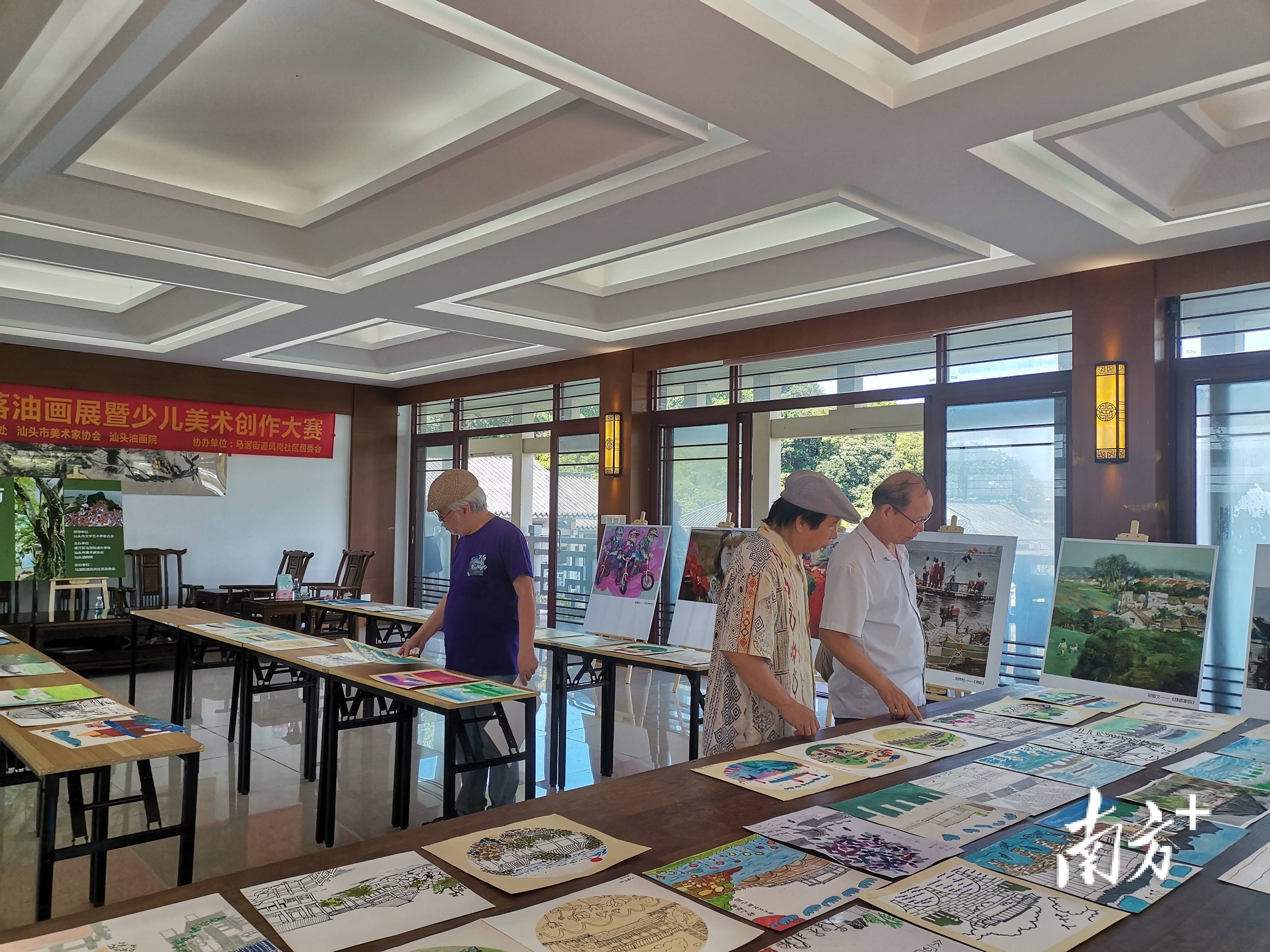 濠江古村来了"小小画家"_汕头市_进行_创作