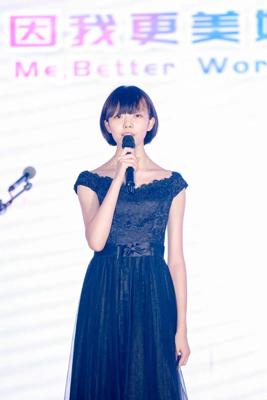 北京中学西坝河校区八年级举行致敬十四岁"青春礼"活动