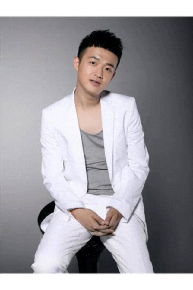 光影下的深厚情谊:包贝尔与宋佳的演艺之路