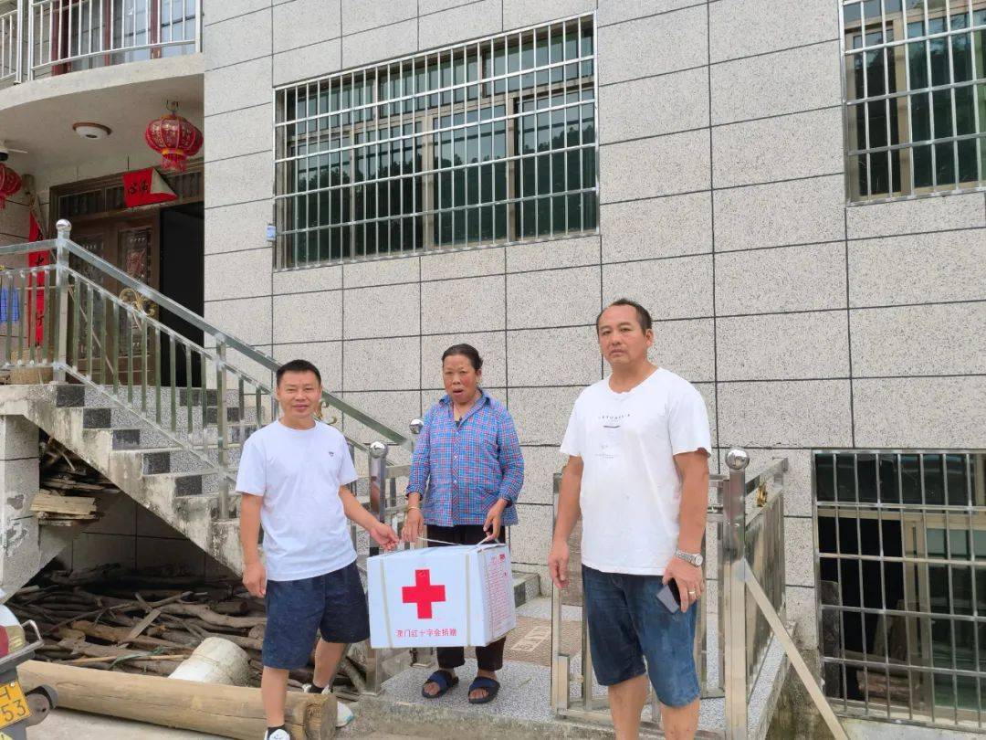 石洞镇:爱心捐赠,情暖群众